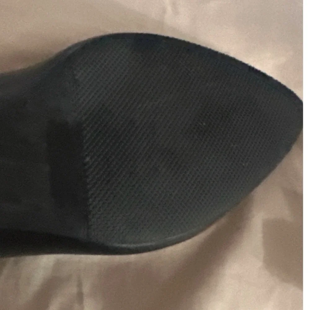 Clarks Teresa Step Black Leather Pointed-Toe Pumps — Women's 11M Never Worn